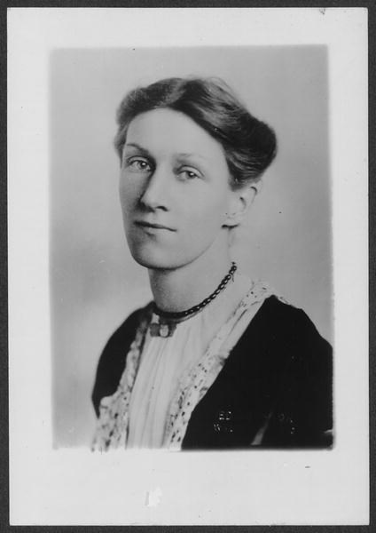 Formal portrait, head and chest, Edith Houghton Hooker, facing slightly to the left with head turned toward camera and tilted slightly back, wearing lace-trimmed dress and choker.