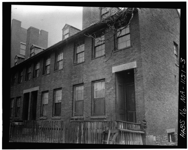 Brick boardinghouse in Lowell. HABS. Library of Congress. Public Domain