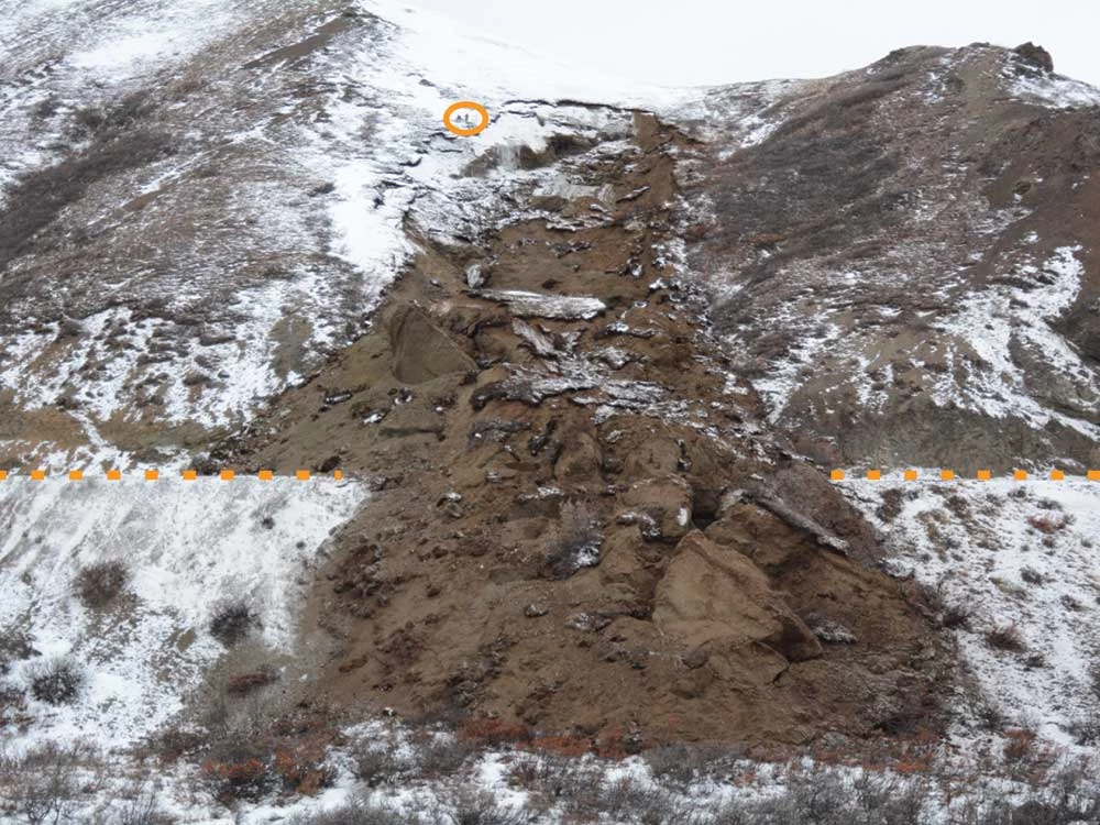 Fig.-2---Igloo-Debris-Slide_web A large landslide covers a road.