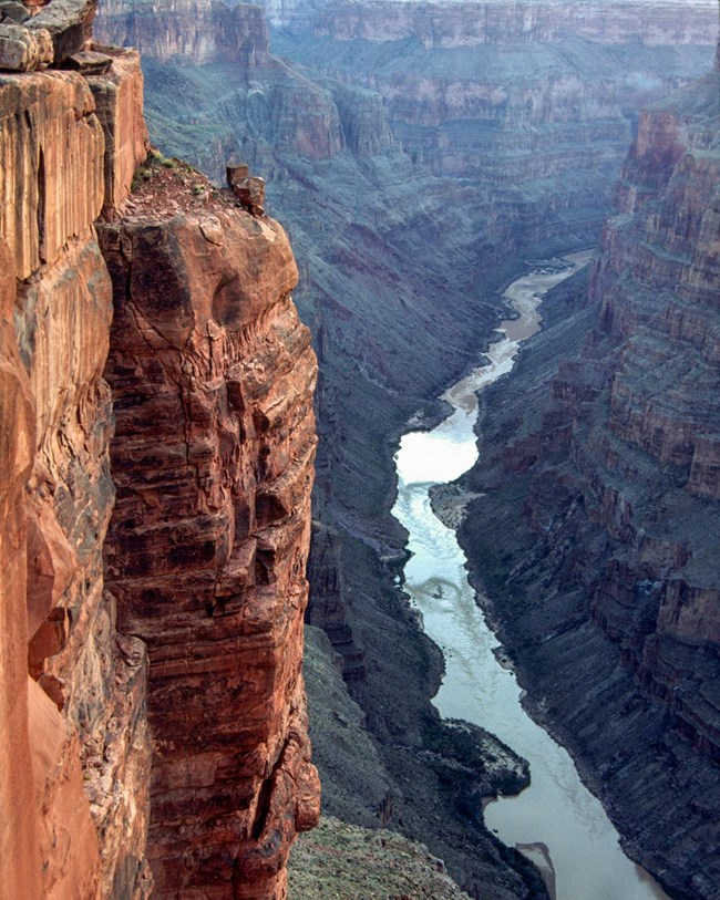 GRCA_toroweap_view_nocover view into canyon with river