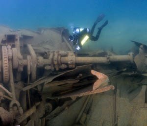 Diver swims near exposed drive system. Diver swims near exposed drive system.