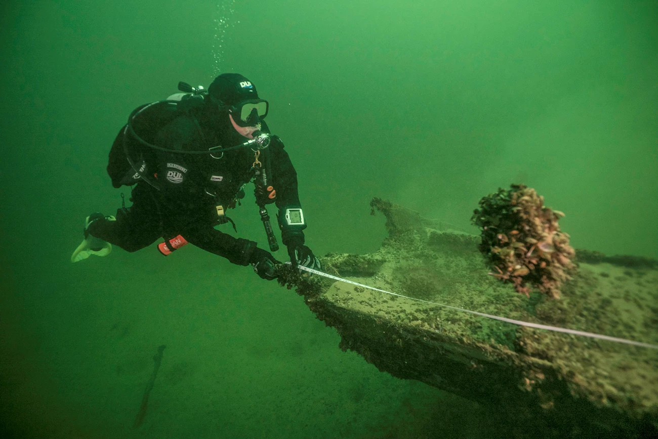 WAVES Project Underwater divers assess underwater resource