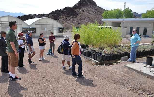 People learn about native plants People learning about native plants