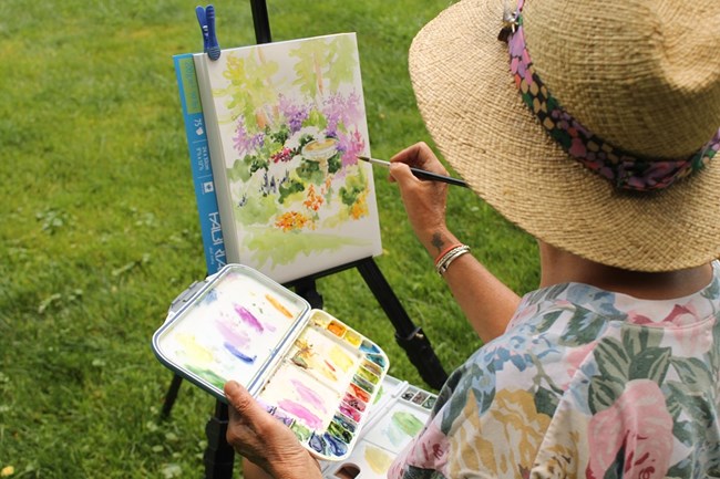 MABI Artist 960 Artist painting on an easel