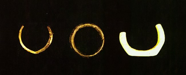 Three finger rings, one whole and two broken. Three finger rings, one whole and two broken.