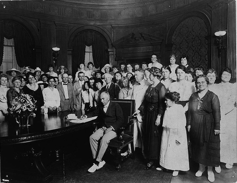 Missouri Governor Frederick Gardner signing a resolution ratifying the 19th Amendment to U.S. Constitution. Missouri became the 11th state to ratify the amendment. Library of Congress.