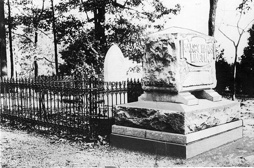 Gravesite of Nancy Hanks Lincoln with Culver stone in place, (c. 1905).