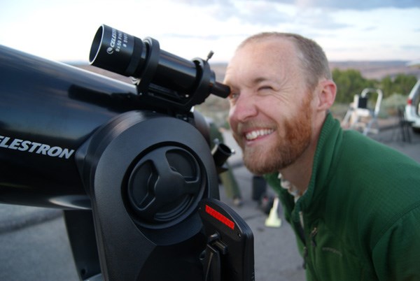 Dark Sky Defender Nate Ament views the stars through a telescope