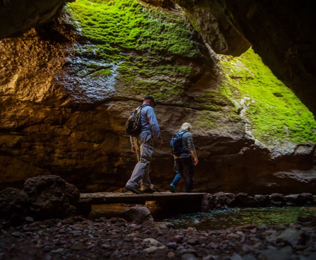 PINN_Bear_Gulch_Cave_links hikers in talus cave