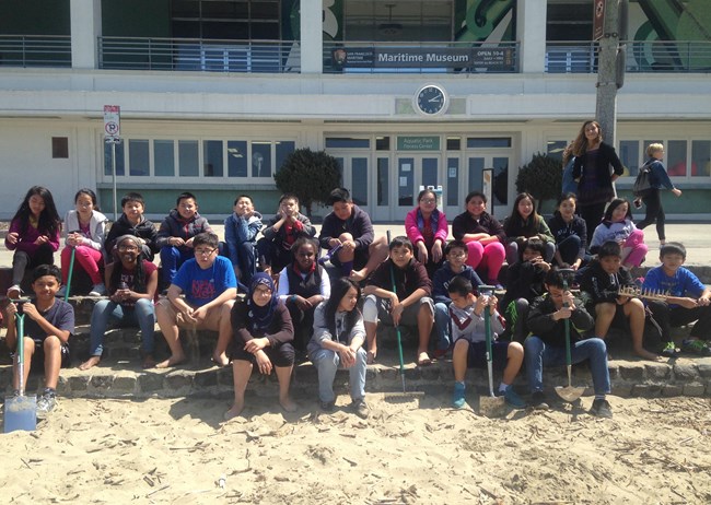 Francisco Middle School Students, Aquatic Park Shark Stewards, group photograph. Francisco Middle School Students, Aquatic Park Shark Stewards, group photograph.