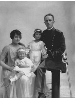 Major Dana Crissy, his wife Bee and their two daughters, Yvonne and Charmy, circa 1916 PARC, Golden Gate Major Dana Crissy, his wife Bee and their two daughters, Yvonne and Charmy, circa 1916 PARC, Golden Gate
