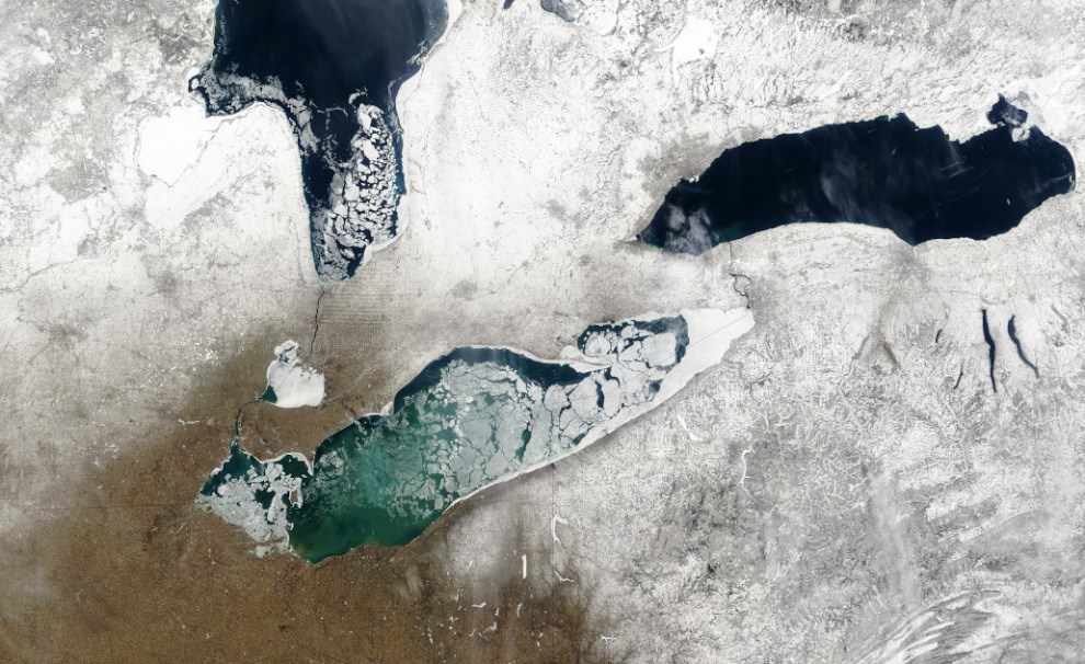 Storms_Effects_CC_SI03 aerial view of ice on the great lakes