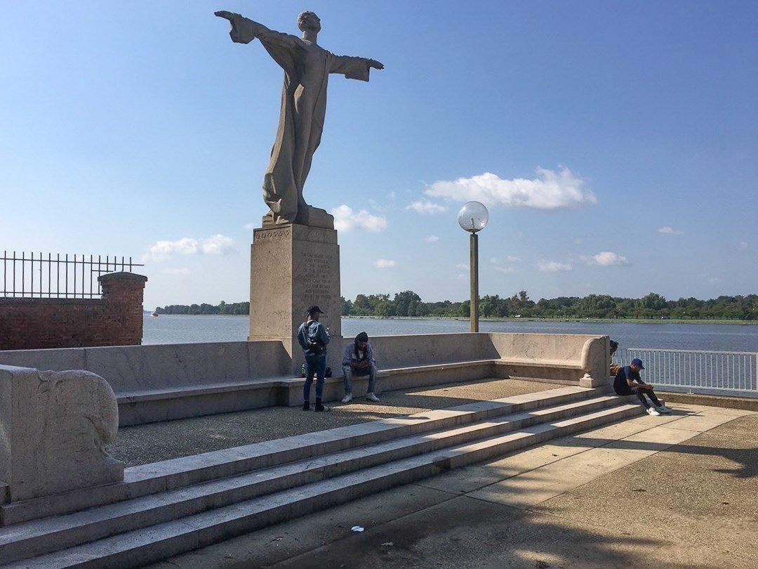 Titanic memorial statue