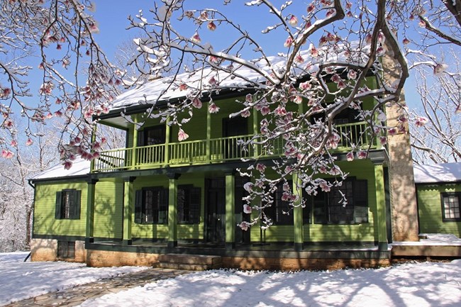 ULSG Spring-Snowfall 960 White Haven House after a spring snowfall