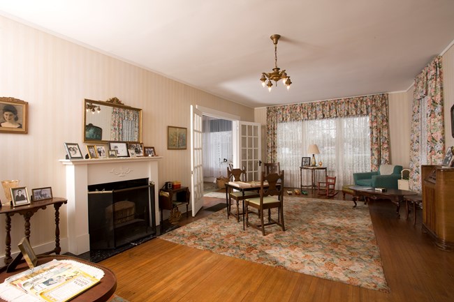 In this home on South Hervey Street, William Jefferson “Bill” Clinton spent the first four years of his life. Pictured is the front room of the home with fireplace, radio and furniture from the late 1940s.