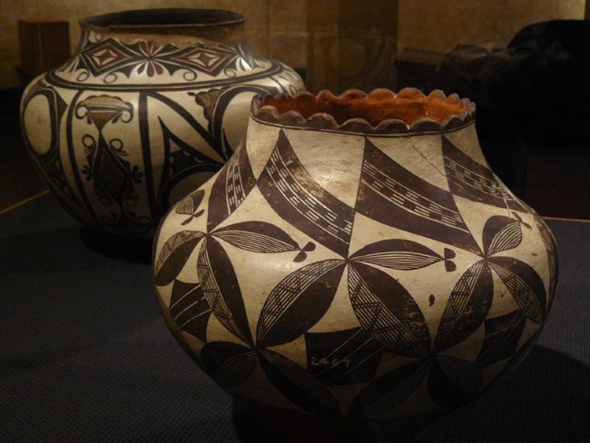 Water jars from Acoma Pueblo in coll brooklyn museum cc by 2.5 by Trish Ceramic water jars