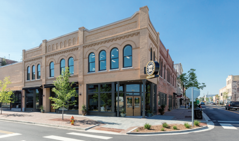 Corner image of Town Hall Restaurant/Kress Corner