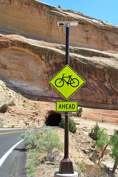 Safety sign indicates to motorists that cyclists are ahead on road.