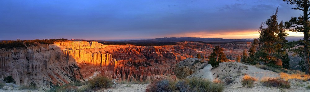 Sunrise at Bryce Point overlooking the amphitheater Sunrise at Bryce Point overlooking the amphitheater
