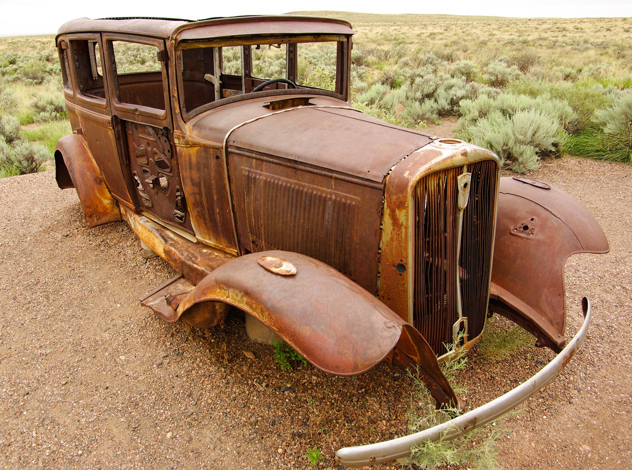 Historic 1932 Studebaker displayed along old Route 66