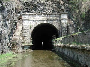 Entrance to the Paw Paw Tunnel.