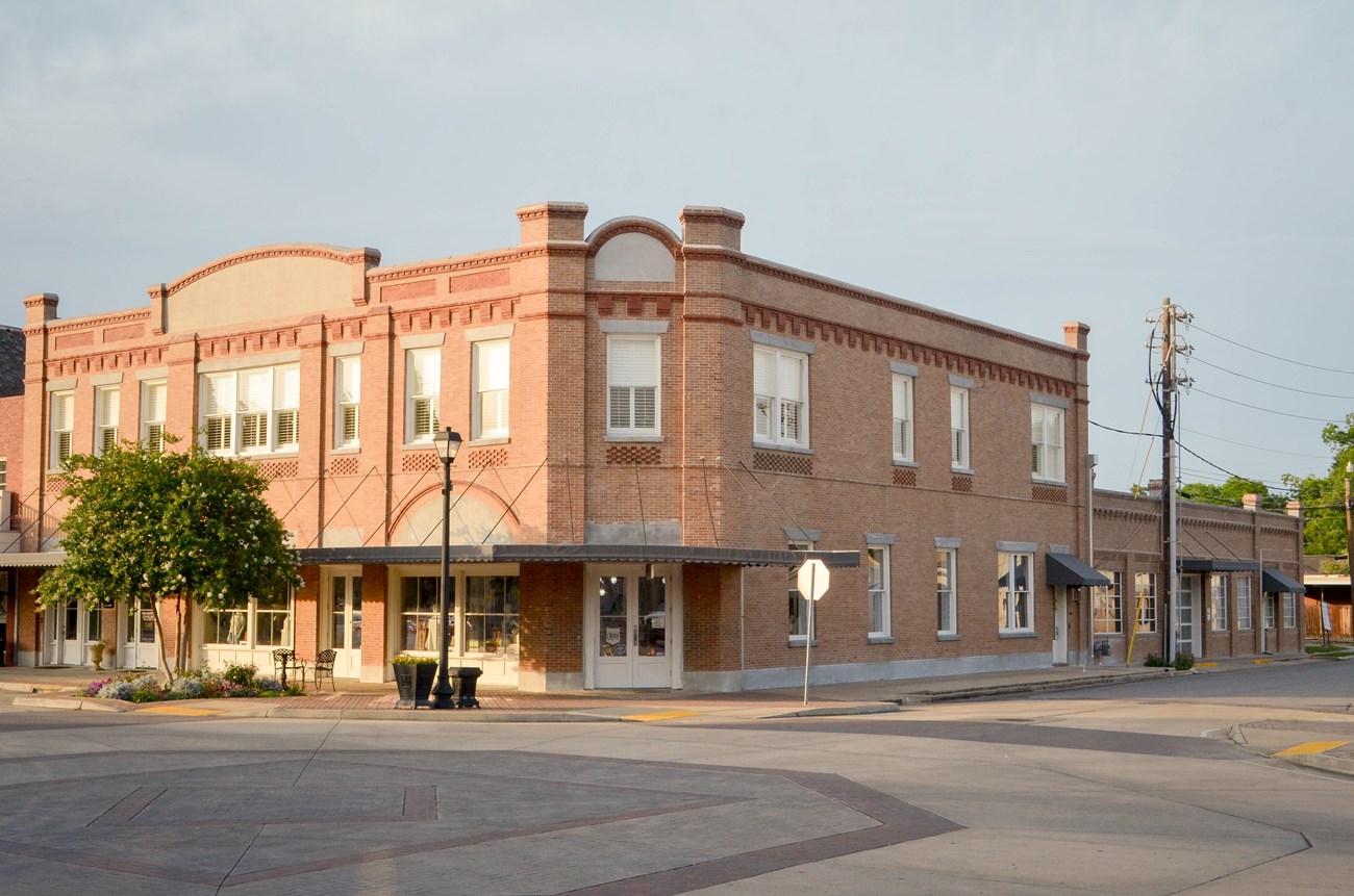 An apartment building at a street corner