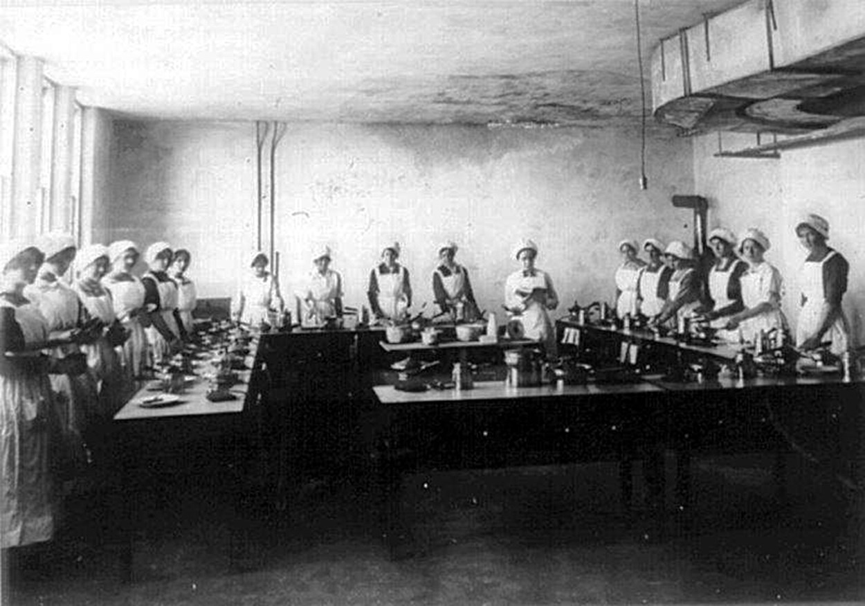 Group of women standing around tables as part of a science class, 1914. (Bureau of Reclamation, Photo by Barry Dibble)