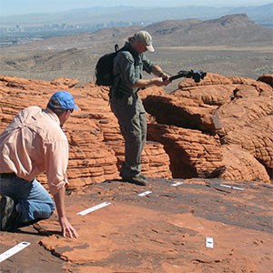 foss_2 paleontologists at trackway