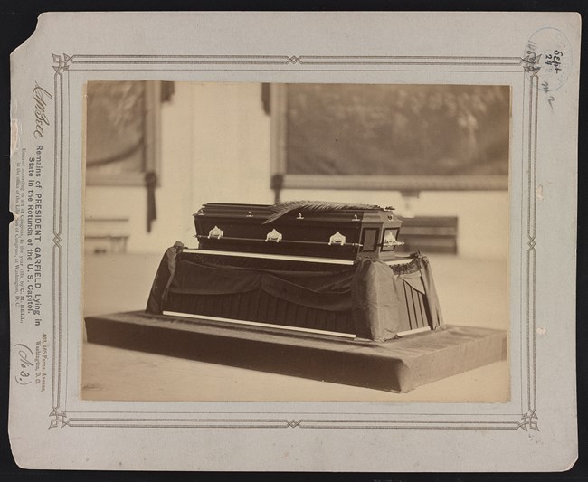 A casket sits on a pedestal in the US Capital.
