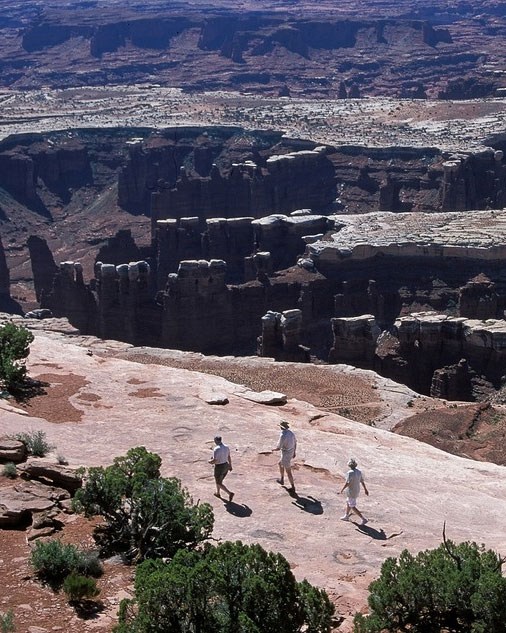 gri-photo-cany hikers and canyons