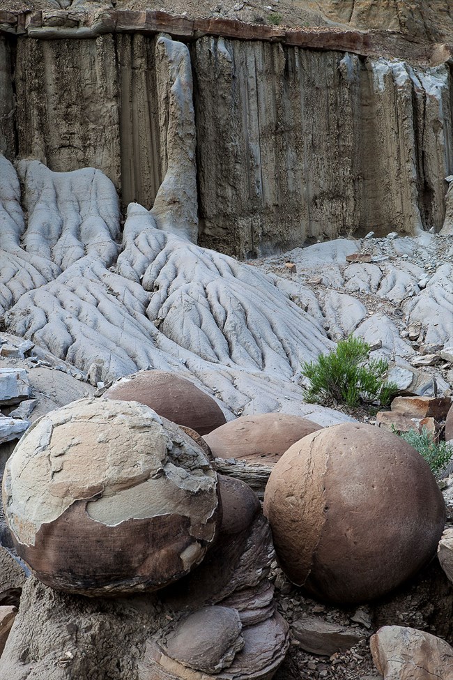 gri-photo-thro concretions and badlands