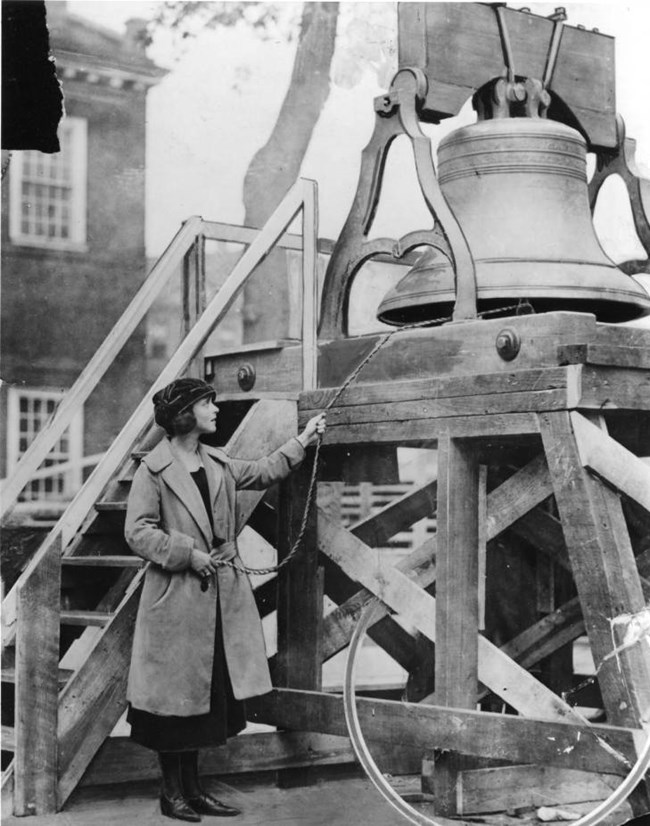 Suffragettes held a demonstration in Independence Square, where they rang a Justice Bell, celebrating their victory.  Temple University Libraries, Special Collections Research  http://digital.library.temple.edu/digital/collection/p15037coll3/id/41198