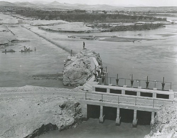 Leasburg Diversion Dam, 1908. (National Archives and Records Administration; photographer identified as R. G.)