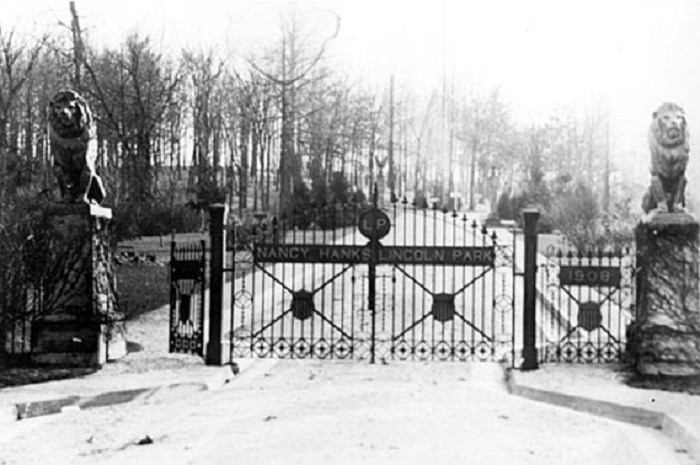 Photo of Lion Gates at the entrance of Nancy Hanks Lincoln Park, looking south into the park, 1920.