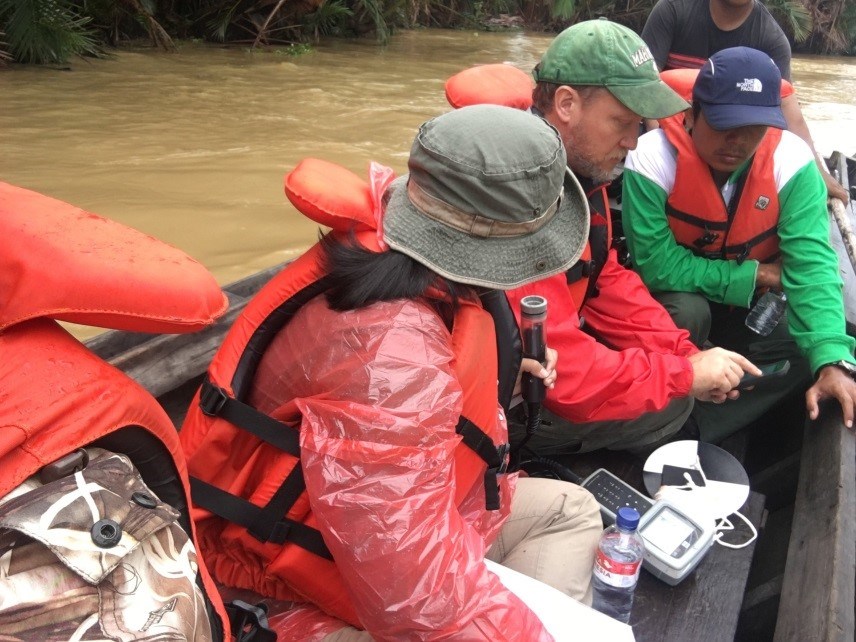 Meter training in Rawa Singkil Wildlife Reserve. Meter training on the river.