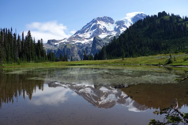 Aurora lake and Mount Rainier Aurora lake and Mount Rainier