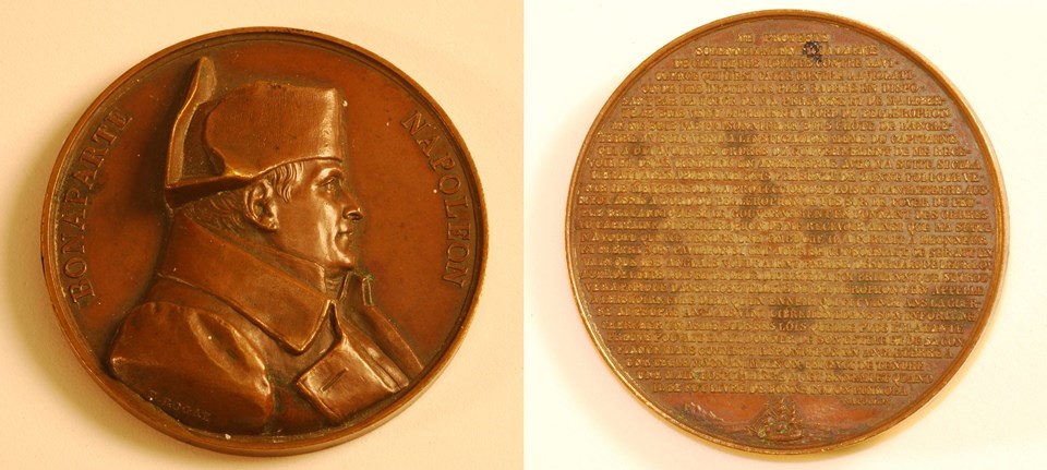 Image showing front and back of medal. On front is profile portrait of Napoleon. On back is text of a speech given by Napoleon.