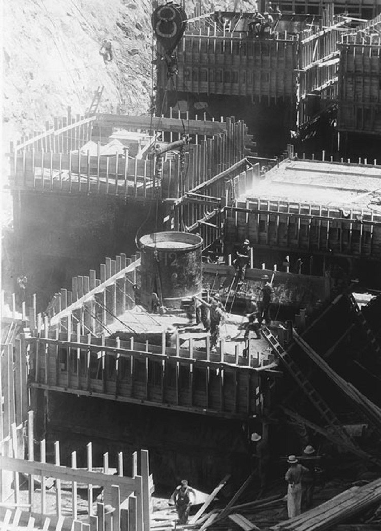 Men Laying the Concrete for the Dam, (Bureau of Reclamation; Ben Glaha, photographer Men Laying the Concrete for the Dam, (Bureau of Reclamation; Ben Glaha, photographer)