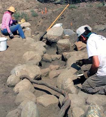 Archeologists excavate at Manzanar Archeologists excavate at Manzanar