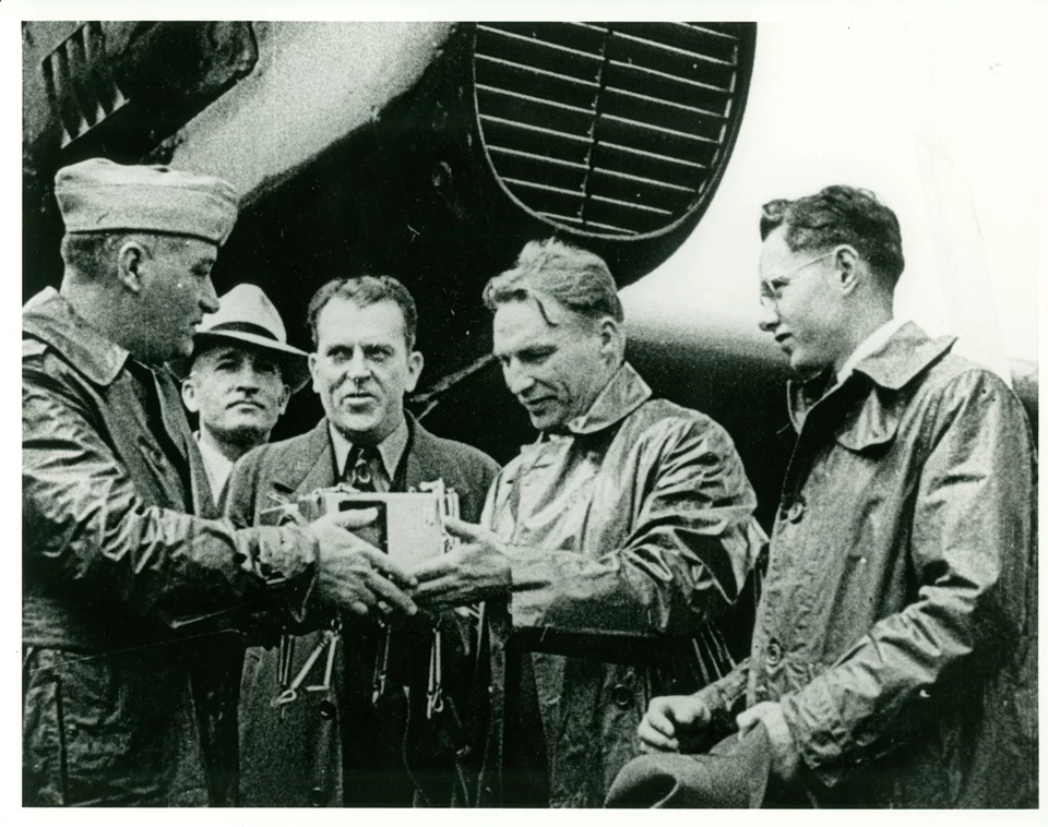 Chkalov presents barograph Photo of Chkalov handing over equipment
