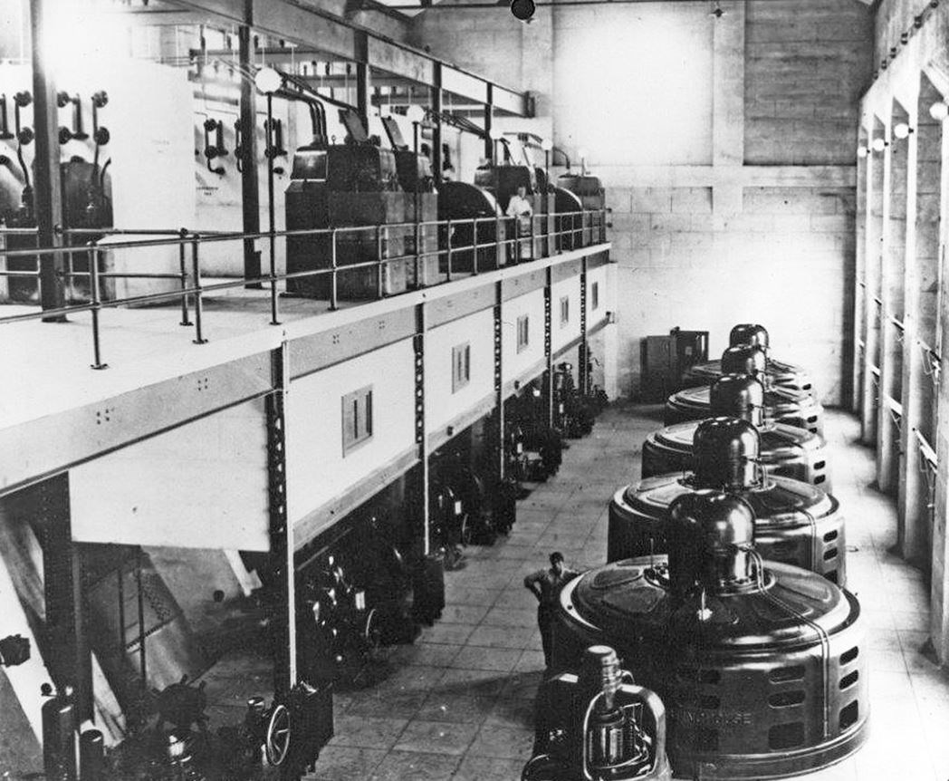 Interior of the Minidoka Powerplant, 1911. (Bureau of Reclamation)