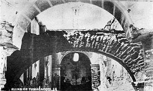 tuma2fig6 Ruins of a church interior.