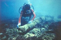 Diver inspecting the Urca de Lima