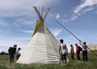 Rockyford School students set up the park's tipi.