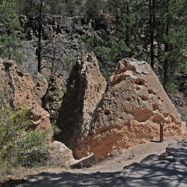 buff colored rocks form pointed shapes