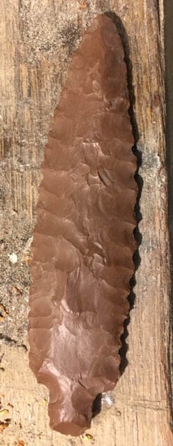 Slender projectile point with a scalloped surface. Slender projectile point with a scalloped surface.