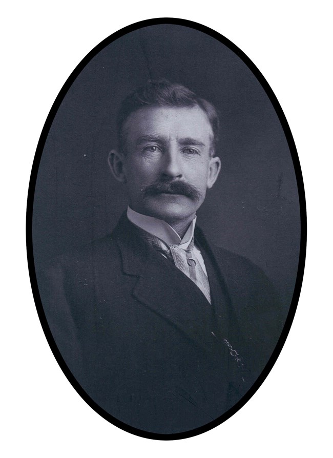 Portrait of Link Hannon