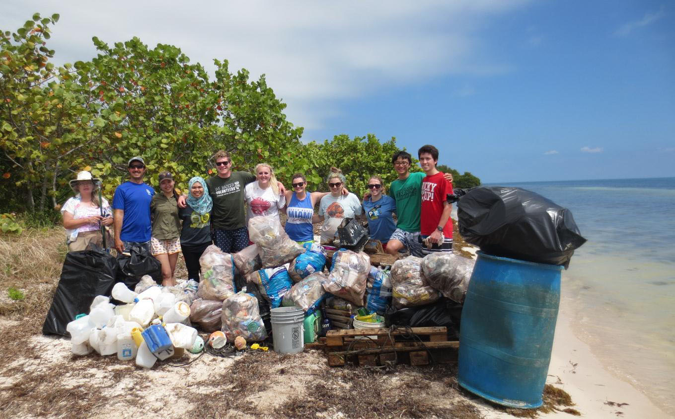 "Alternative Break" crew at Elliott Key