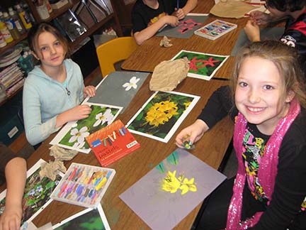 students drawing wildflowers students drawing wildflowers