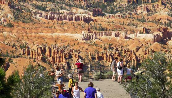 Visitors at Bryce Pt